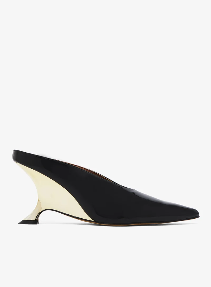 نمشي x صنادل بكعب متوسط معدني بتصميم مميز